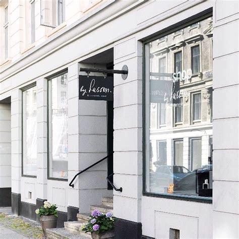 Come visit our flagship store .